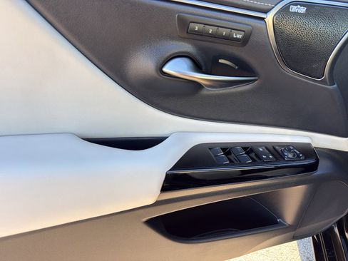 Used 2024 Lexus ES 350 Ultra Luxury w/ Accessory Package (Z1) image 13