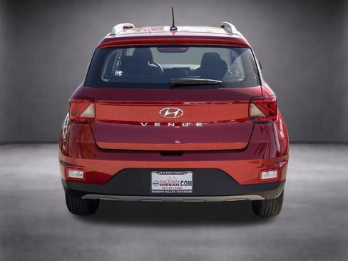 Used 2025 Hyundai Venue SEL FWD image 5