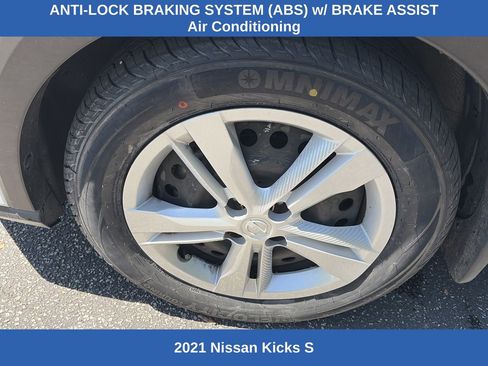 Used 2021 Nissan Kicks S image 7