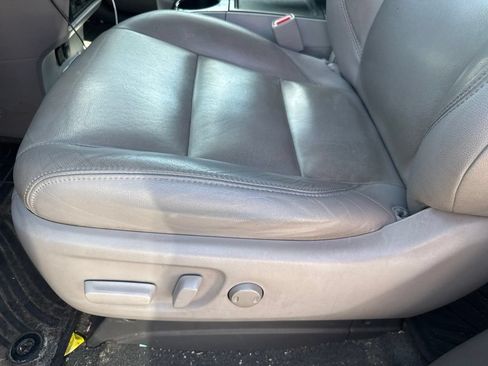 Used 2015 Toyota Sienna XLE Premium FWD image 24