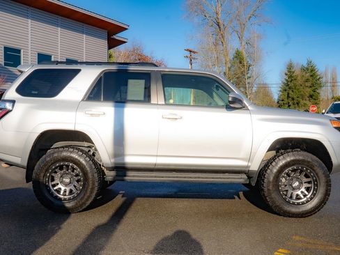 Used 2024 Toyota 4Runner TRD Off-Road image 2