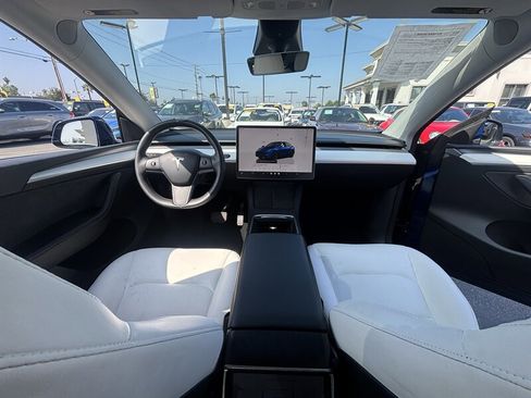 Used 2022 Tesla Model Y Long Range AWD/4WD image 19