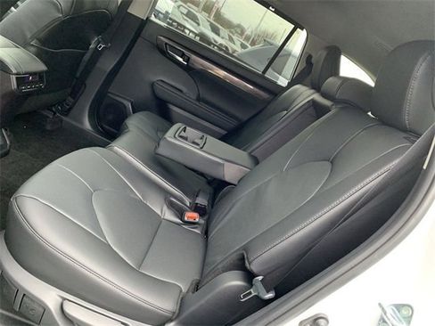 New 2026 Toyota Highlander Limited image 10