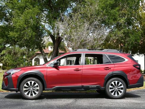 Used 2025 Subaru Outback Limited image 26