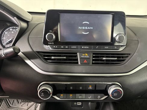 Used 2024 Nissan Altima 2.5 S FWD image 18
