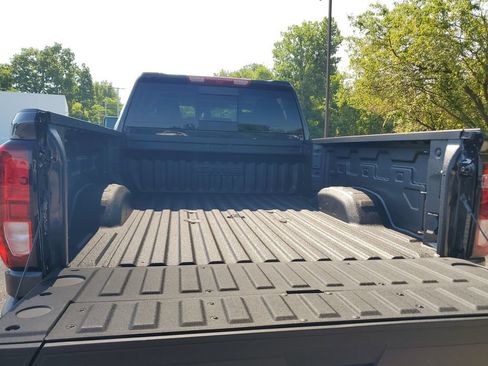 New 2026 GMC Sierra 2500 SLE w/ SLE Value Package; AWD/4WD image 9