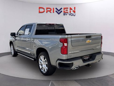 Used 2025 Chevrolet Silverado 1500 High Country AWD/4WD image 6