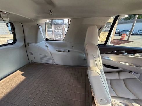Used 2016 Cadillac Escalade Premium image 28