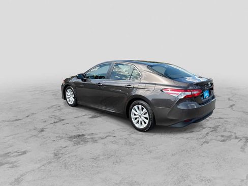 Used 2018 Toyota Camry LE w/ Moonroof Package FWD image 6