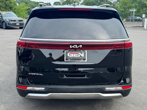 Used 2024 Kia Carnival SX FWD image 5