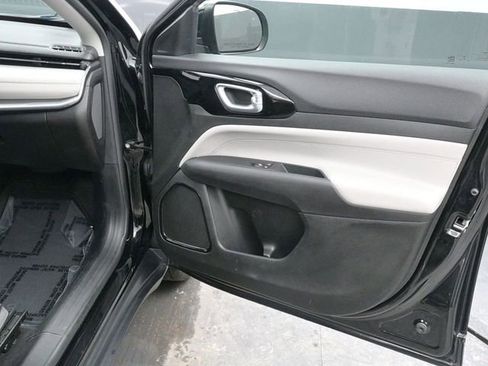 Used 2022 Jeep Compass Limited image 10