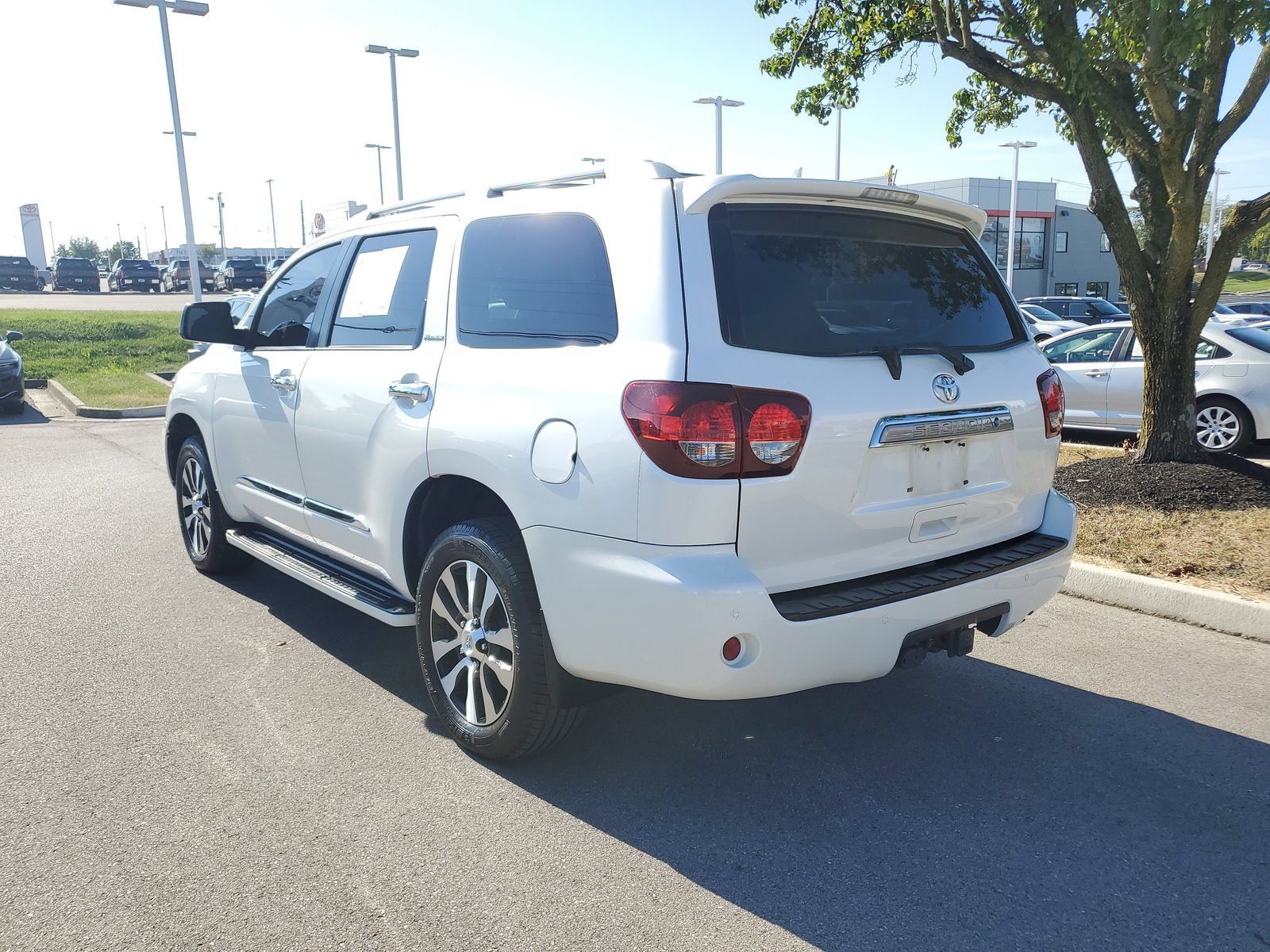 Used 2019 Toyota Sequoia Platinum AWD/4WD image 3