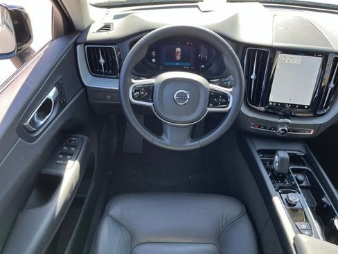 Used 2025 Volvo XC60 B5 Plus image 12