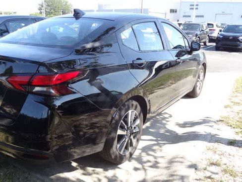 Used 2025 Nissan Versa SV FWD image 5