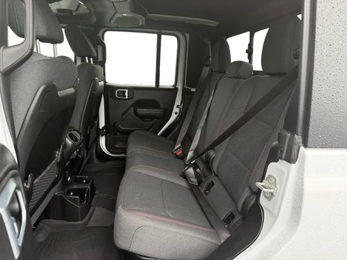 Used 2024 Jeep Gladiator Rubicon w/ Convenience Group image 16