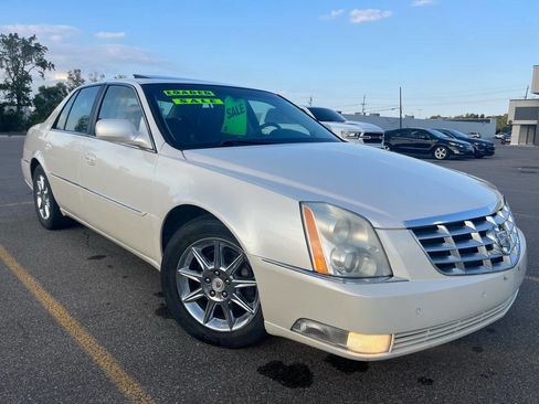 Used 2010 Cadillac DTS Luxury image 2