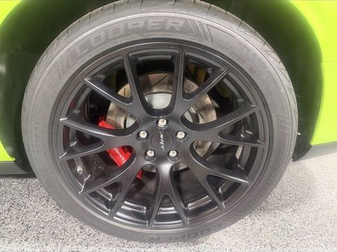 Used 2015 Dodge Challenger SRT Hellcat image 3