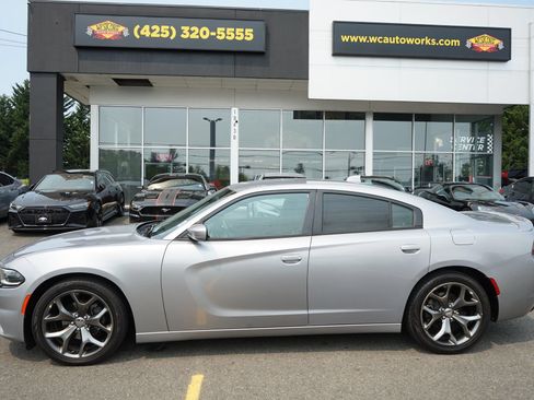 Used 2016 Dodge Charger SXT w/ Rallye Group RWD image 2