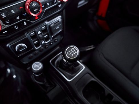 Used 2021 Jeep Gladiator Sport image 43