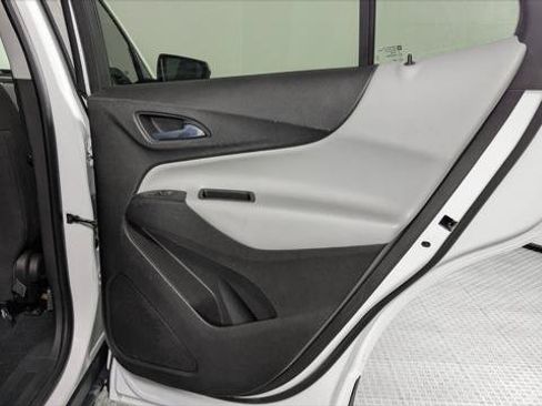Used 2020 Chevrolet Equinox LS w/ LS Convenience Package FWD image 19