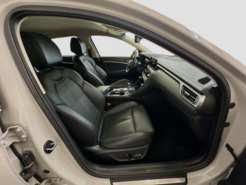 Used 2025 Genesis G70 2.5T AWD/4WD image 32