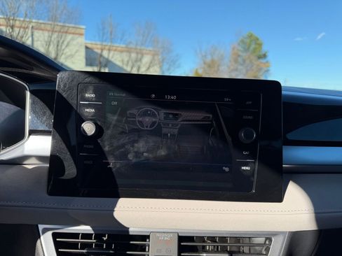 Used 2025 Volkswagen Taos SE image 21