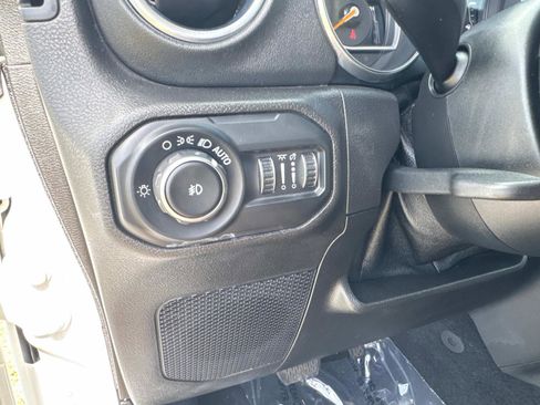 Used 2019 Jeep Wrangler Unlimited Sahara w/ Dual Top Group image 33