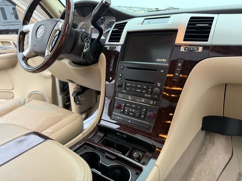 Used 2009 Cadillac Escalade ESV AWD image 28