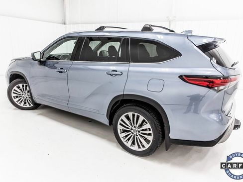 Used 2023 Toyota Highlander Platinum image 4