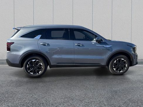 Used 2025 Kia Sorento S w/ Panoramic Sunroof Package AWD/4WD image 6