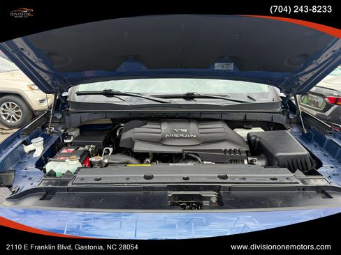 Used 2019 Nissan Titan SV w/ SV Convenience Package image 11