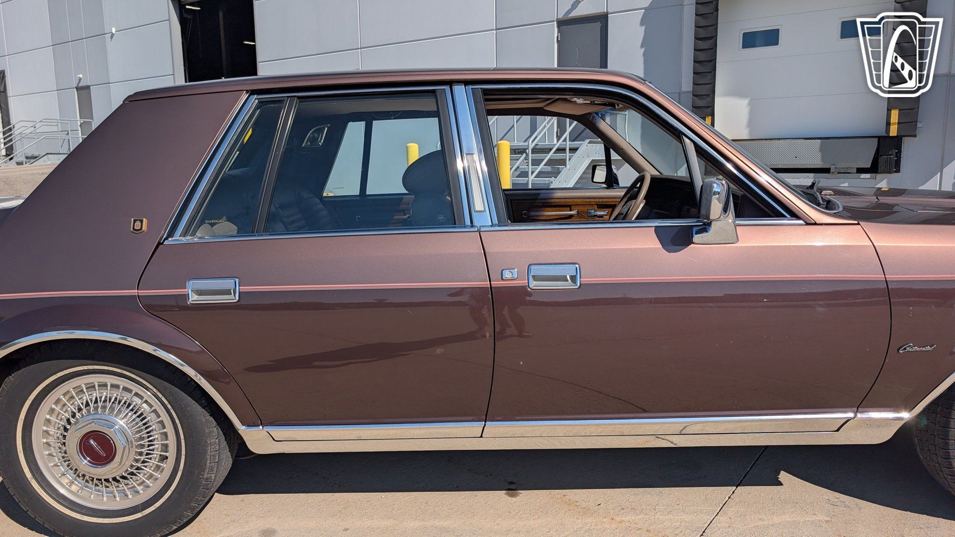 Used 1987 Lincoln Continental Signature RWD image 39