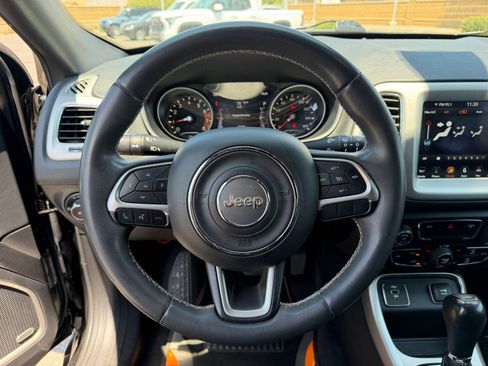 Used 2021 Jeep Compass Latitude w/ Sun and Sound Group FWD image 16