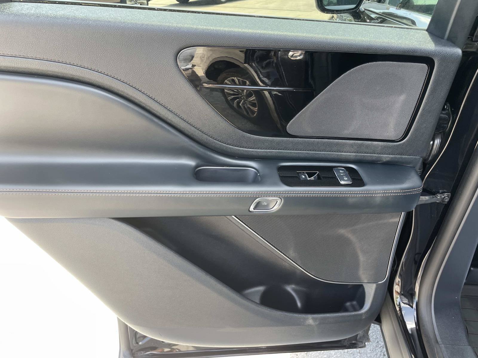 Certified 2026 Lincoln Aviator AWD image 20