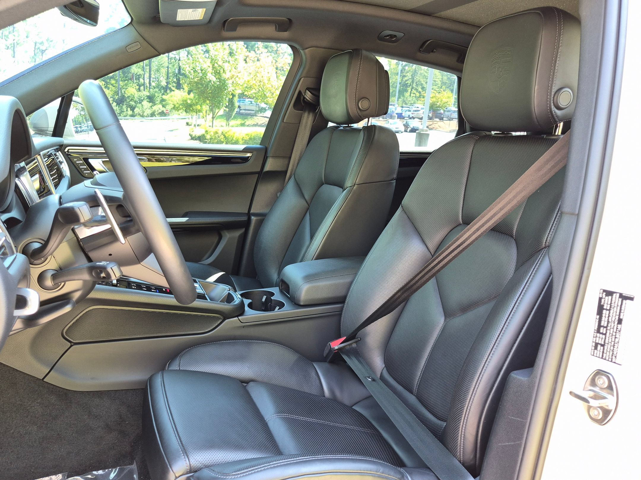 Certified 2024 Porsche Macan S AWD/4WD image 5