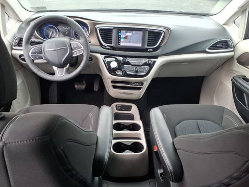 Used 2024 Chrysler Voyager LX FWD image 15