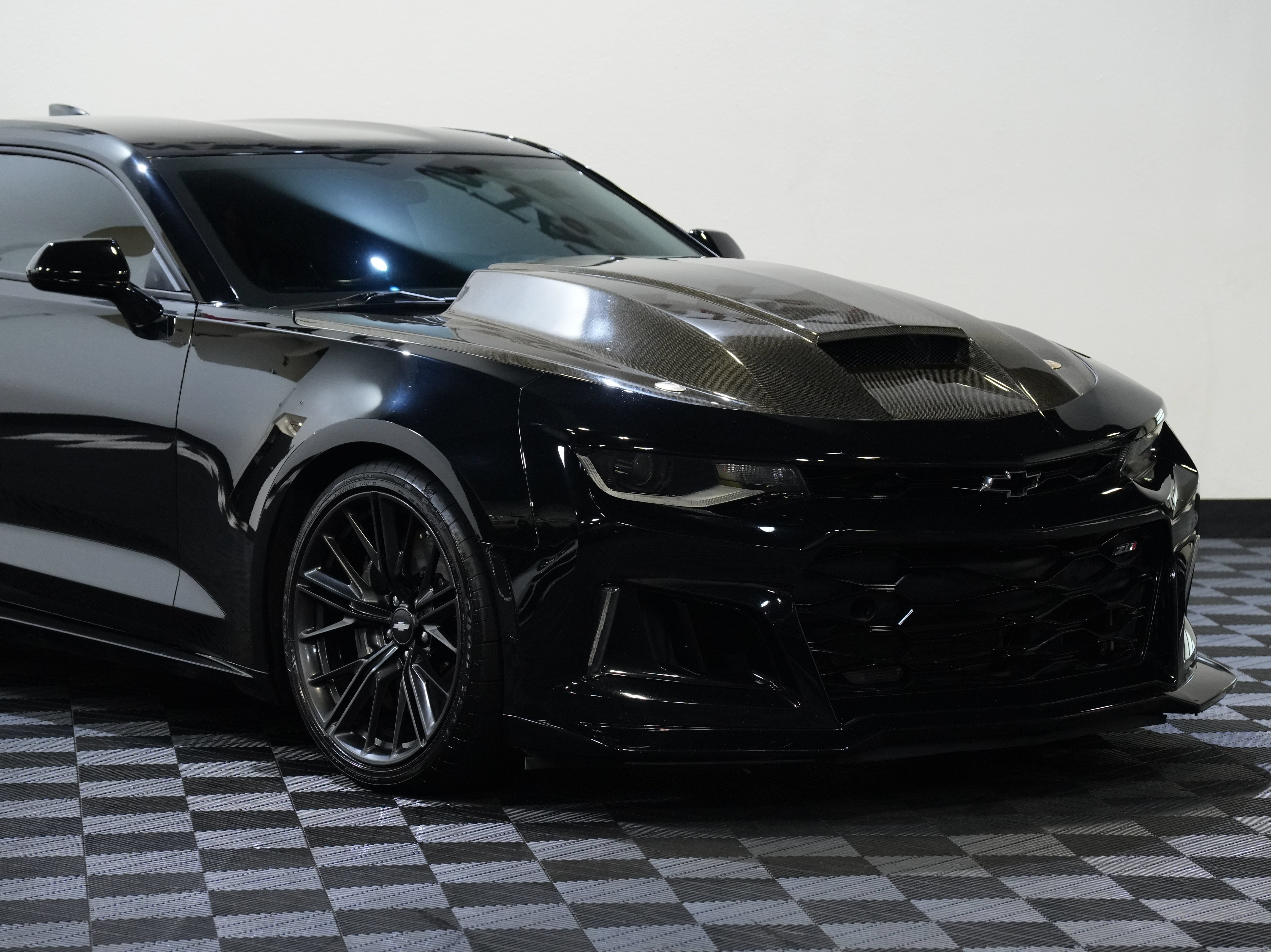 Used 2018 Chevrolet Camaro ZL1 RWD image 9