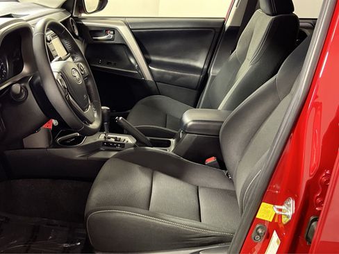 Used 2017 Toyota RAV4 XLE w/ Carpet Mat Package AWD/4WD image 13