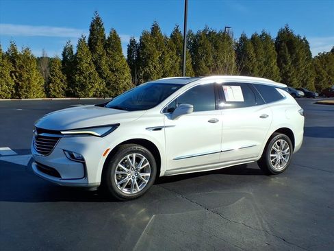 Used 2023 Buick Enclave Essence w/ Experience Buick Package image 7