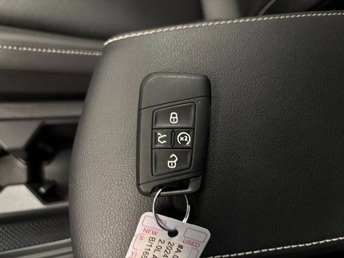 Used 2024 Volkswagen Tiguan SE image 18