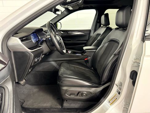 Used 2022 Jeep Grand Cherokee Altitude image 11