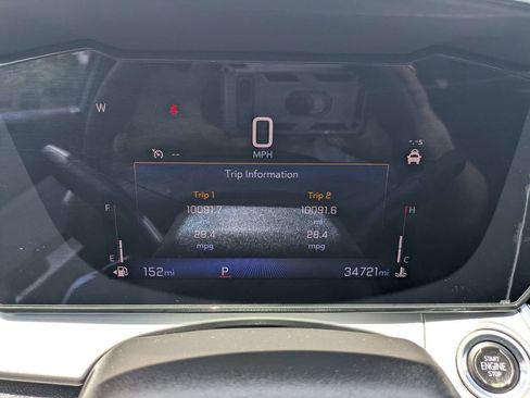 Used 2025 Chevrolet Trax LT FWD image 29