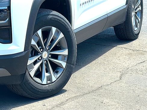 Used 2026 Chevrolet Equinox LT FWD image 3