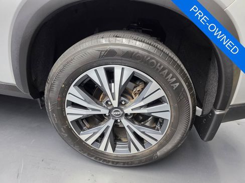 Used 2023 Nissan Rogue SV image 16