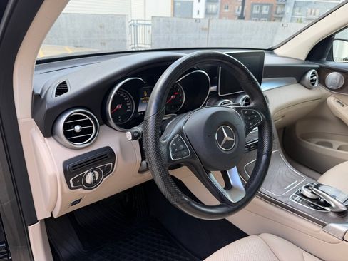 Used 2019 Mercedes-Benz GLC 300 4MATIC image 10