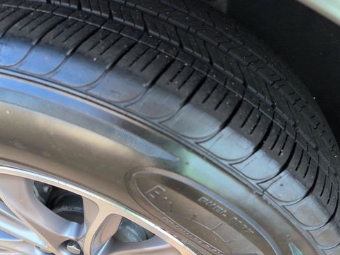Used 2022 Buick Enclave Premium AWD/4WD image 11