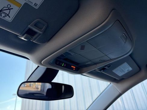 Used 2019 Chevrolet Equinox LT image 18