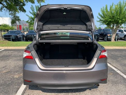Used 2018 Toyota Camry LE w/ Convenience Package FWD image 8