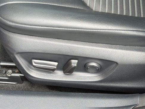 Used 2023 Toyota Camry SE FWD image 15