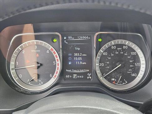 Used 2018 Nissan Titan SV w/ SV Convenience Package image 10